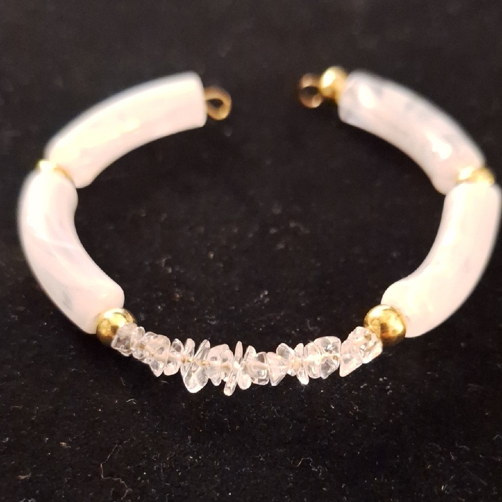 Elegant White and Gold Women's Bracelet - Picture 3 of 4